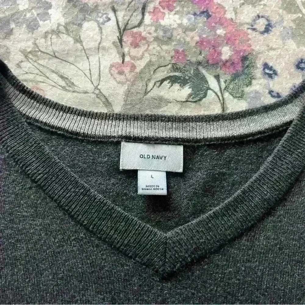 Young men Old Navy pull over size L​